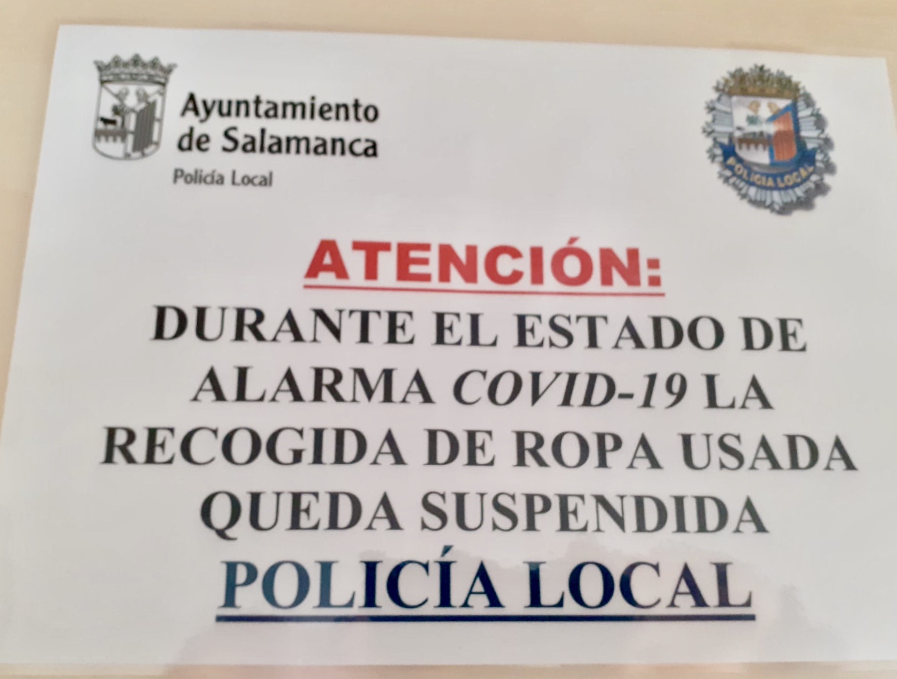 Cartel Informativo sobre la suspension del servicio de recogida de ropa usada
