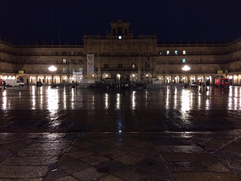 La Plaza Mayor presentaba imagen de limpieza y normalidad a las 8 de la manana del viernes
