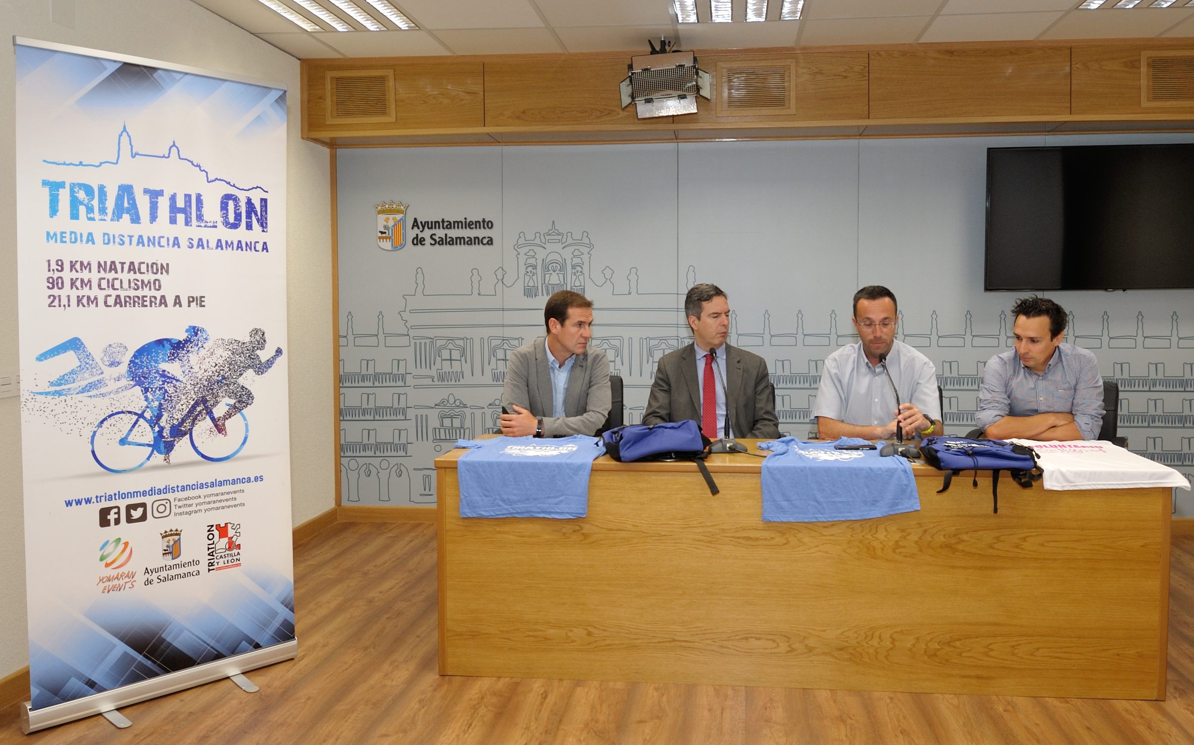 Presentacion de la VI Triatlon Media Distancia en el Ayuntamiento