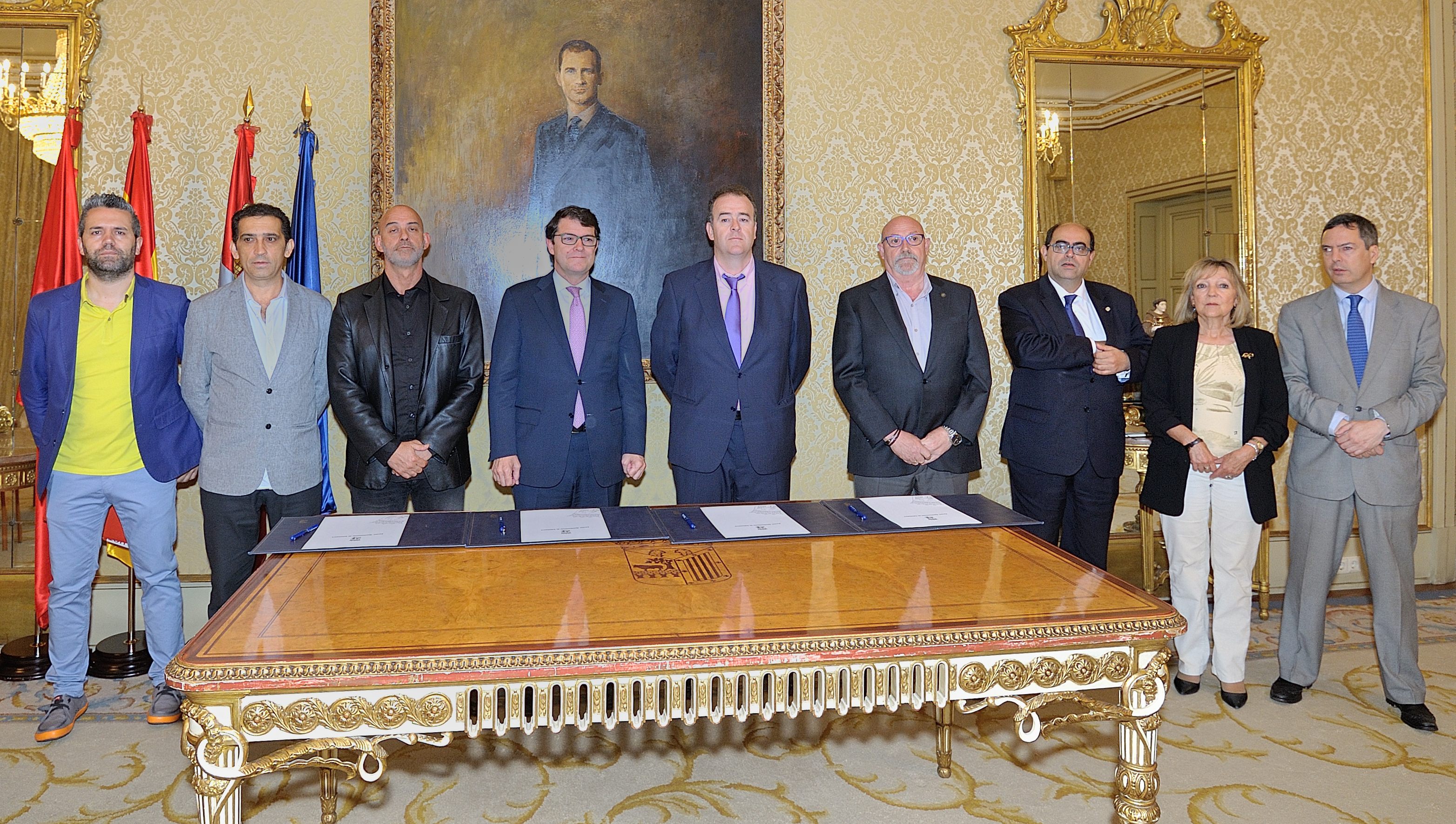 El alcalde de Salamanca junto a las organizaciones sindicales y empresariales