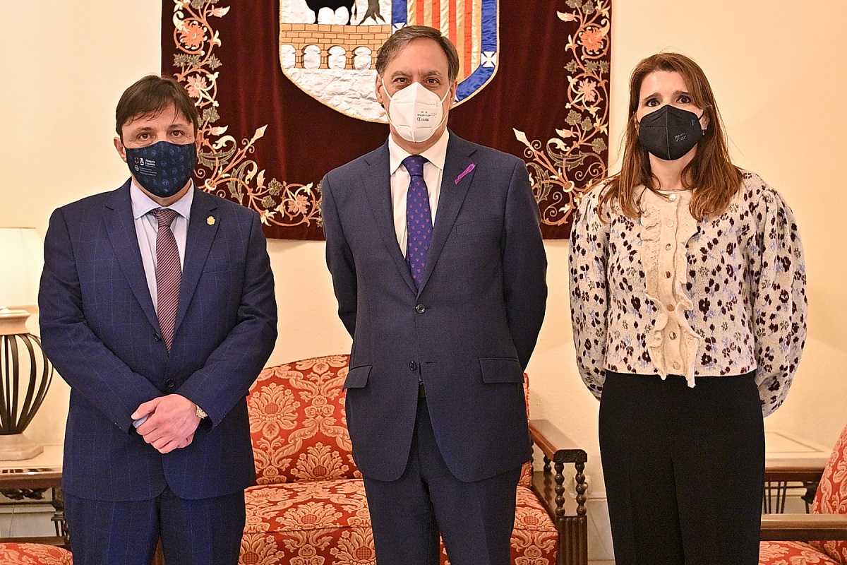 El alcalde en la recepcion al nuevo decano del Colegio de Abogados