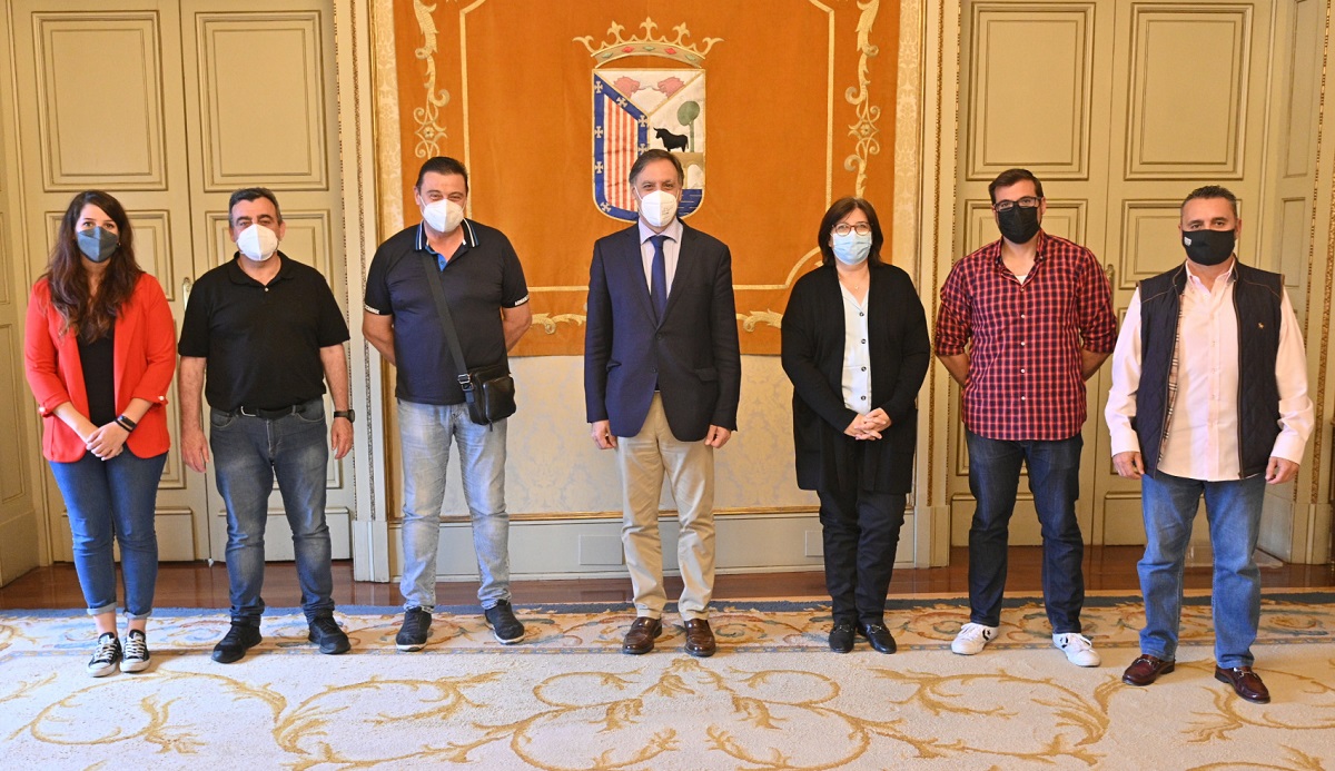 Reunion del alcalde con los comites de empresa de Renfe y Adif