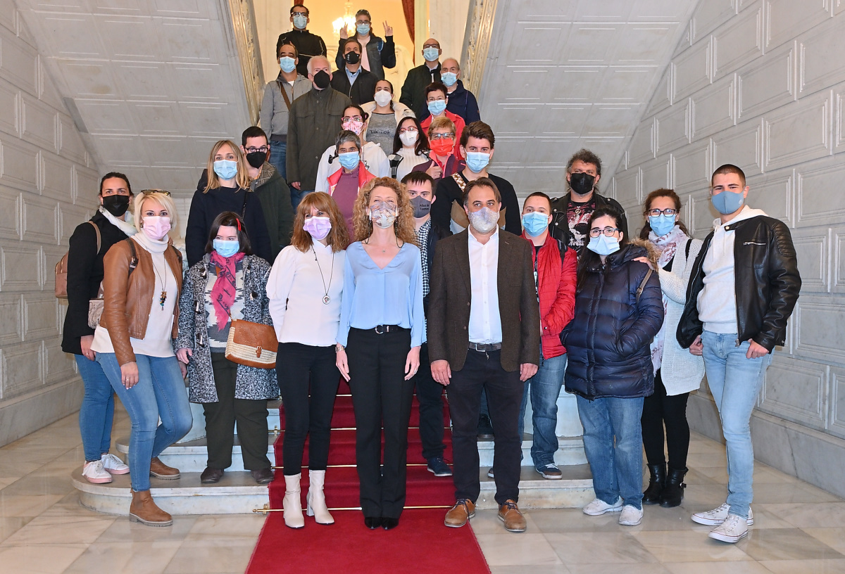 Fernando Castano y Ana Suarez con integrantes de la Fundacion AFIM