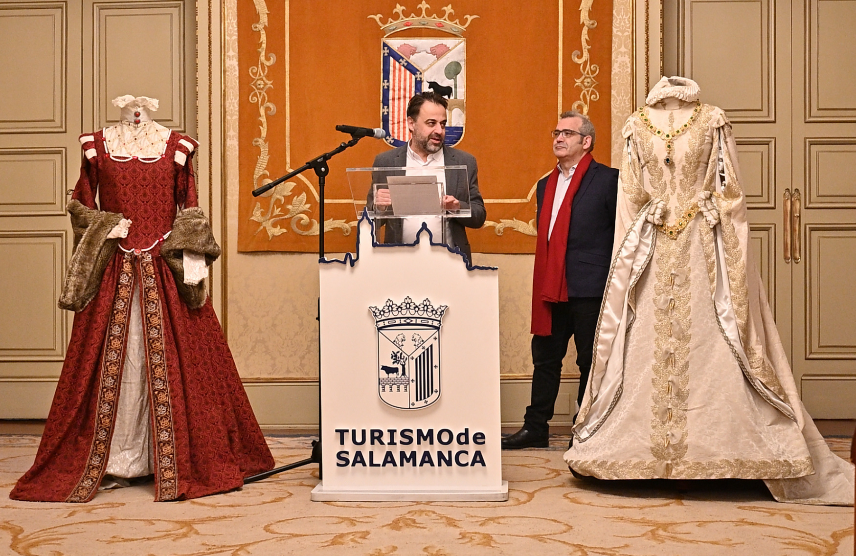 Taller de costura sobre el traje historico del Siglo de Oro
